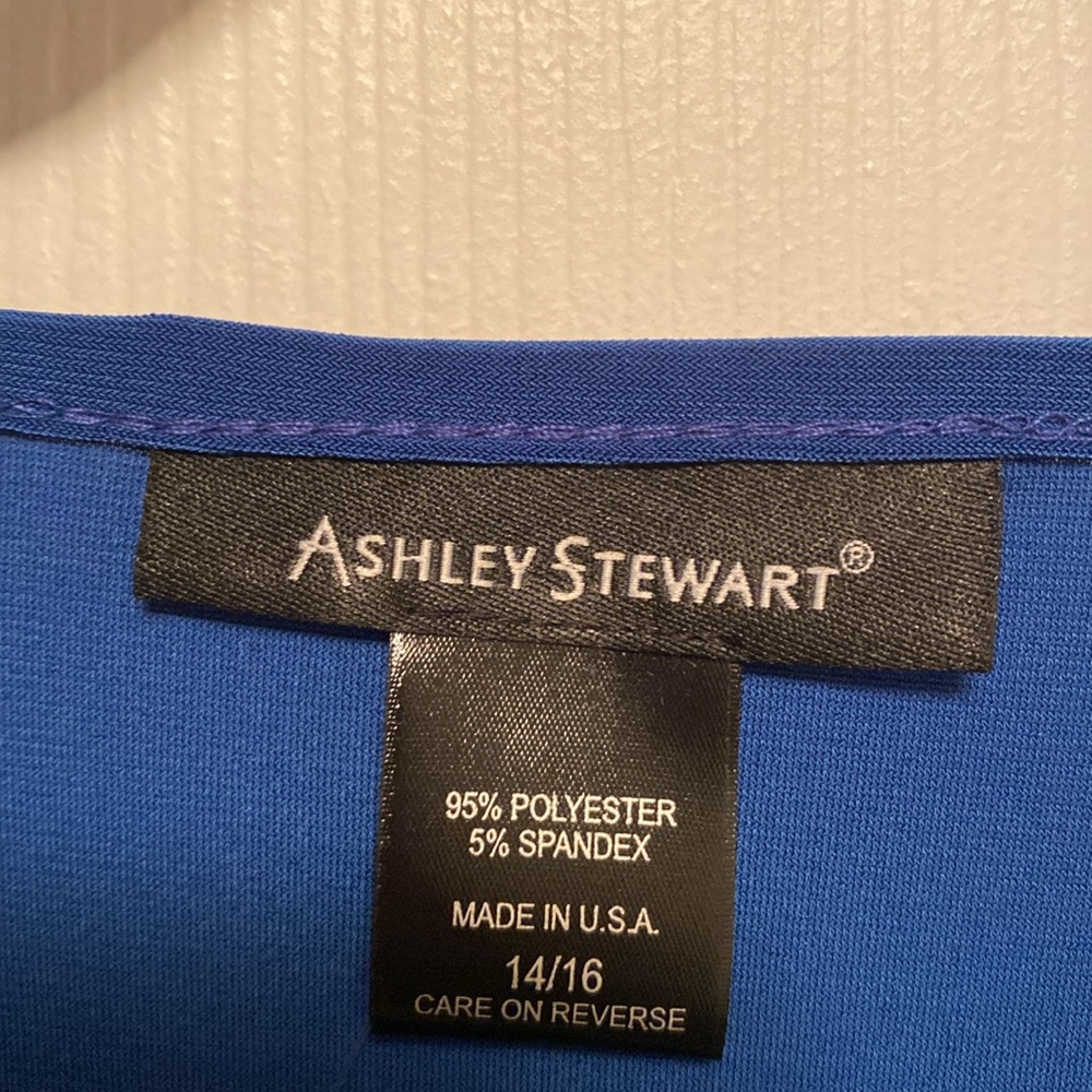 Brand New Ashley Stewart Blue Twist Front Top…size 14/16 - Picture 4 of 5
